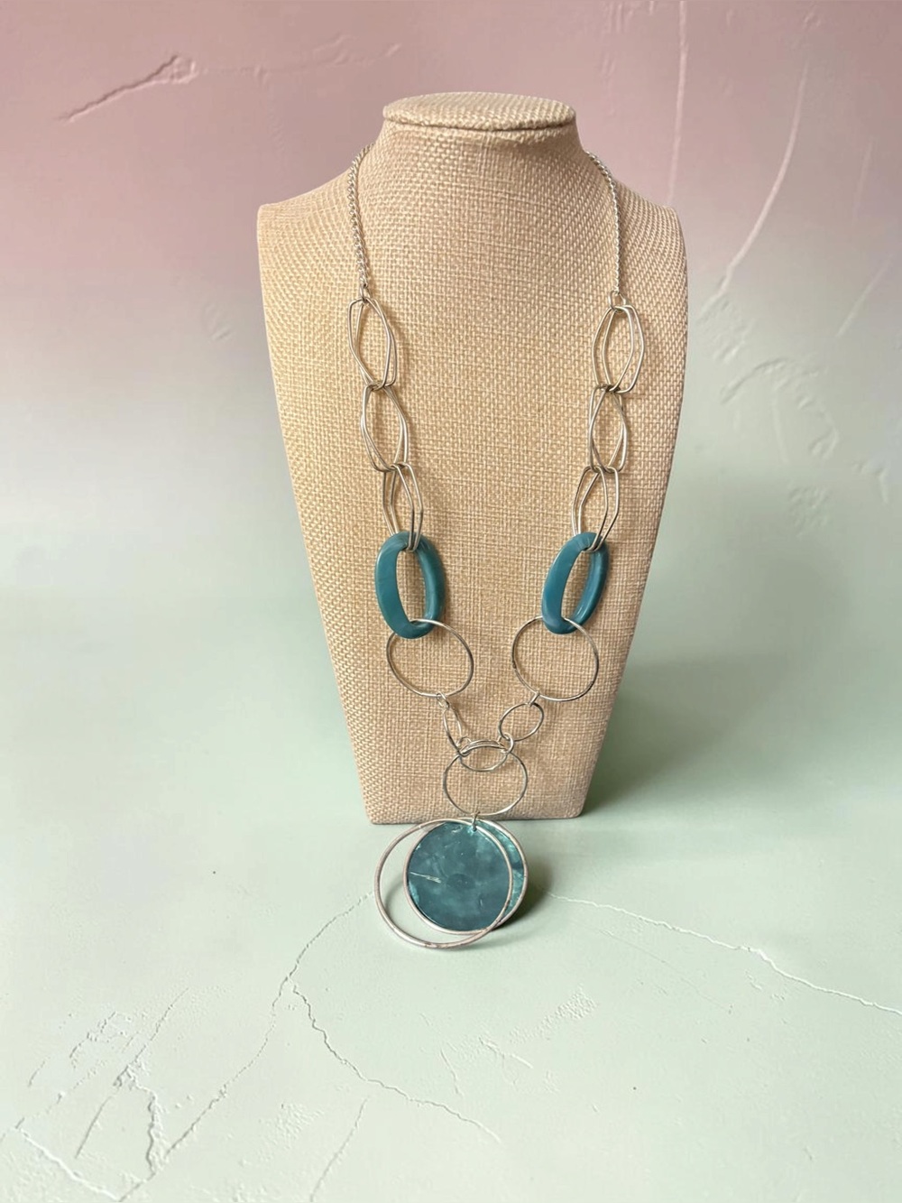 Avon 2009 Geometric Long Link Turquoise Pendant Necklace